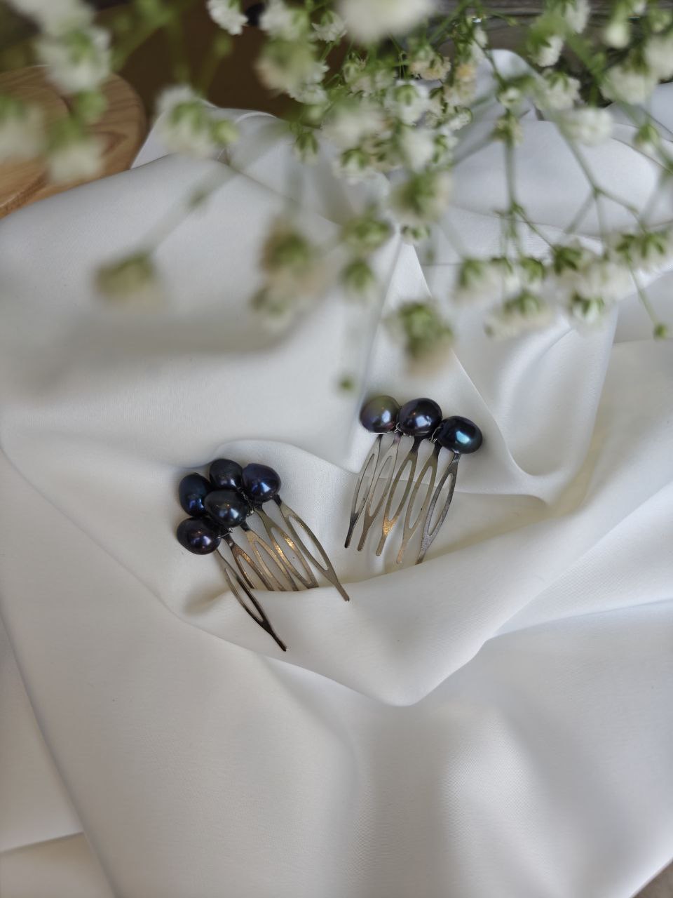 Pearls hair combs - Victorias Accessories