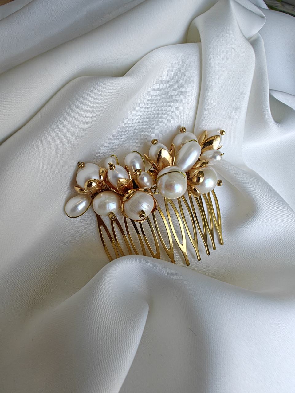 Grace Pearls comb - Victoria's Accessories