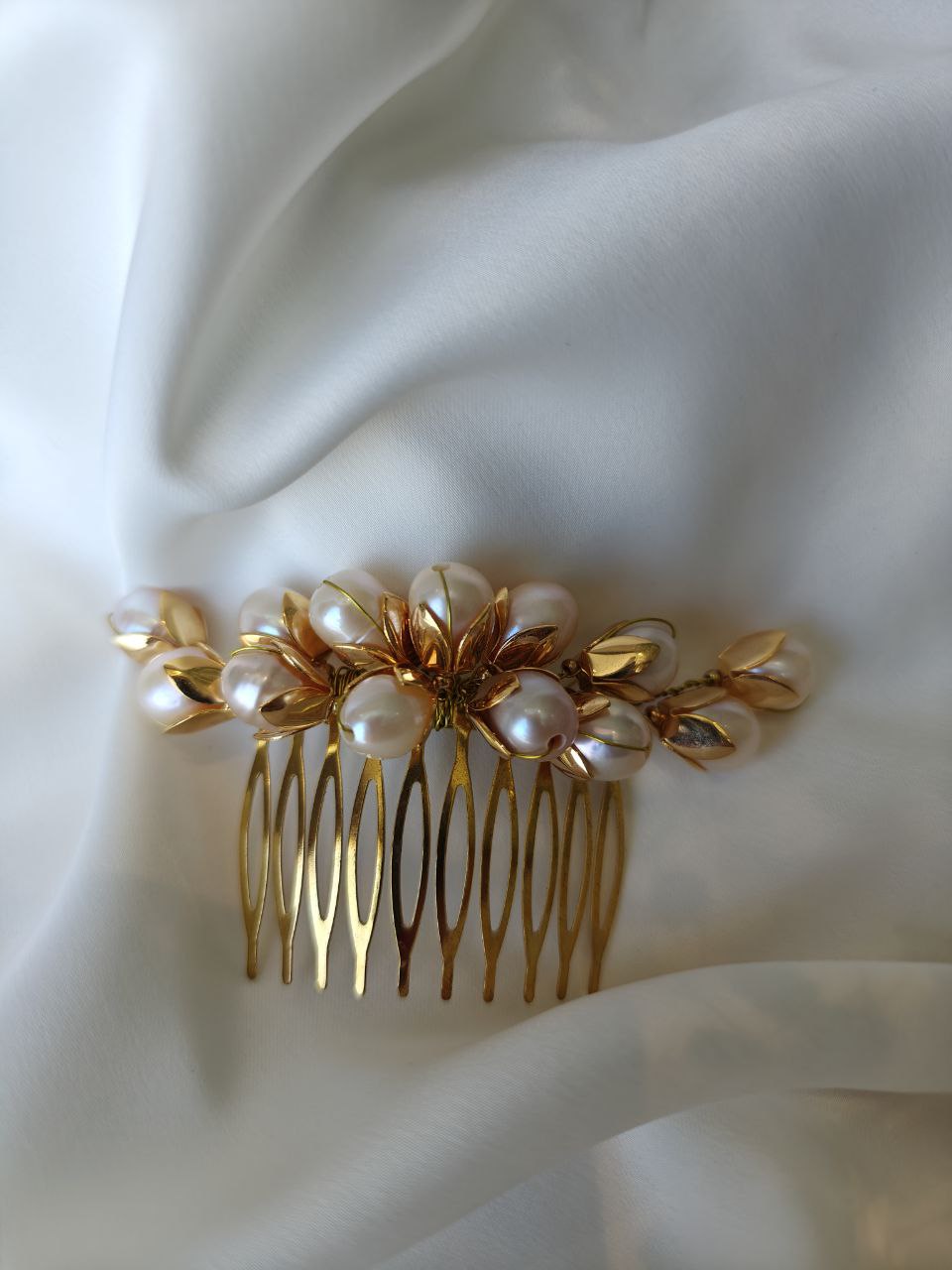 closer look Mia pearl hair comb - Victoria's Accessories