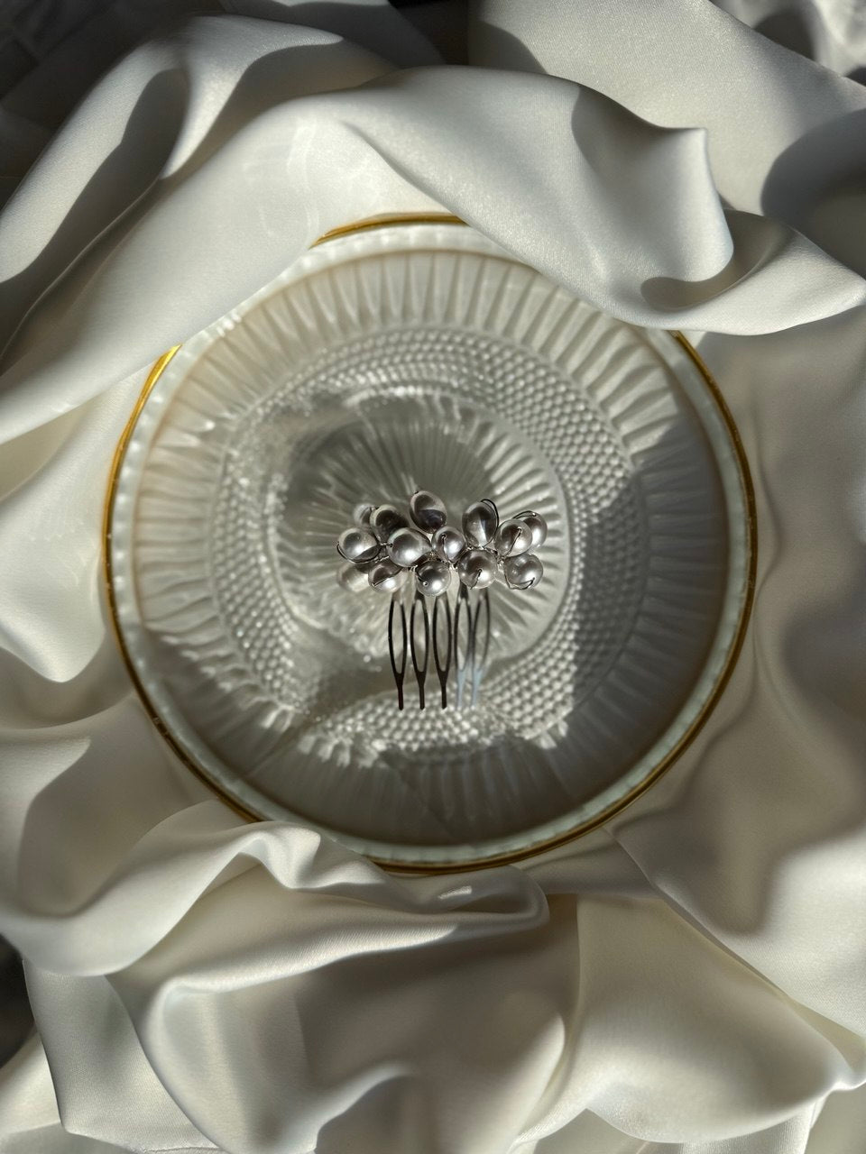 Pearl hair comb in light grey - Victoria's Accessories