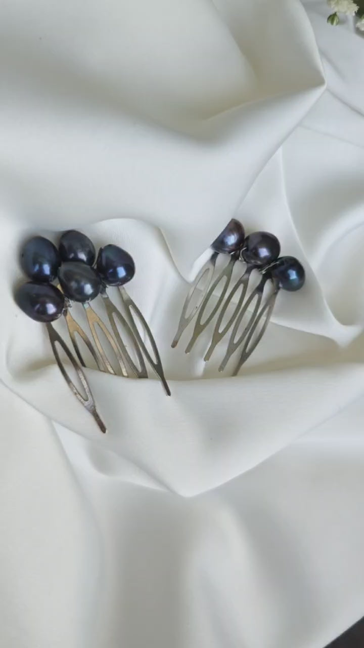 Black pearls hair combs - Victorias Accessories
